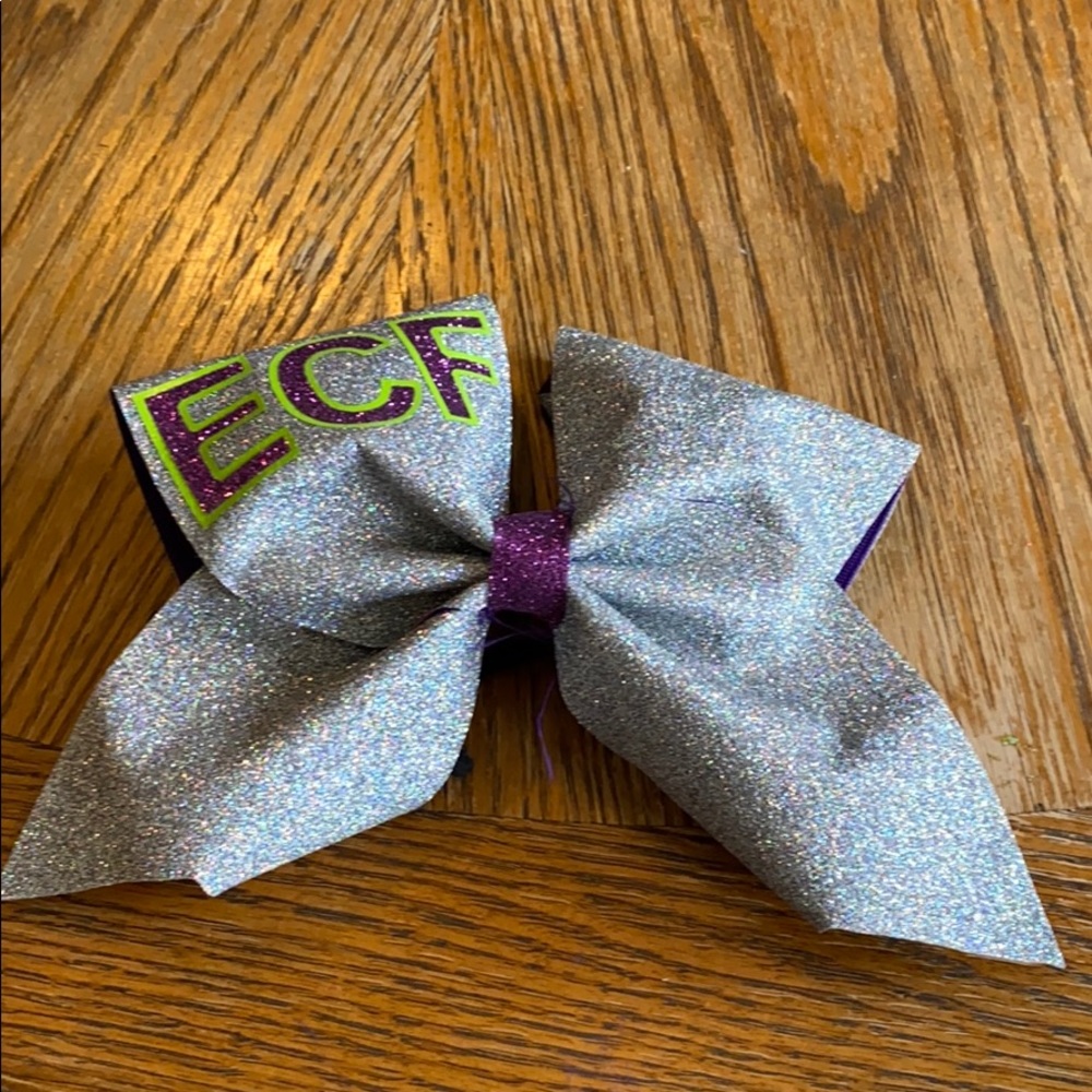 Cheer bow - Picture 1 of 2